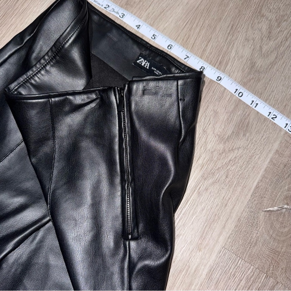 ZARA Faux Leather Leggings with Zipper Detail - Picture 7 of 8